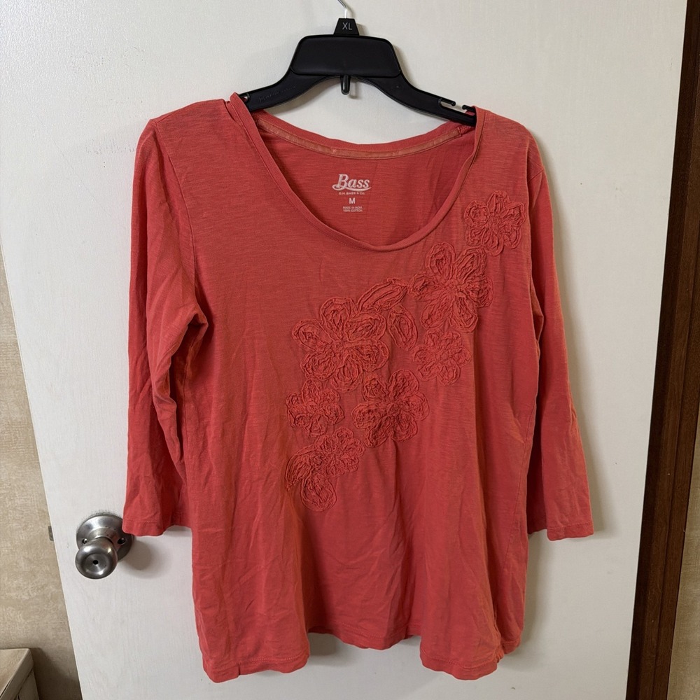 G.H. Bass & Co. Size M Women's Coral 3/4 Sleeve Floral Embellished T-Shirt